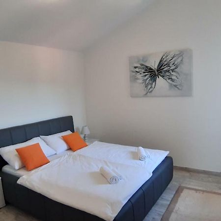 Relax Apartment สตารีกราด-ปาเคลนีซา ภายนอก รูปภาพ