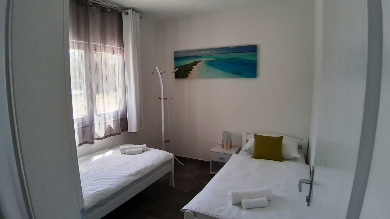 Relax Apartment สตารีกราด-ปาเคลนีซา ภายนอก รูปภาพ