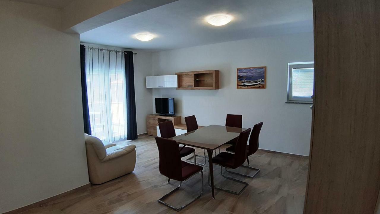 Relax Apartment สตารีกราด-ปาเคลนีซา ภายนอก รูปภาพ