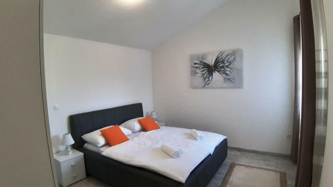 Relax Apartment สตารีกราด-ปาเคลนีซา ภายนอก รูปภาพ