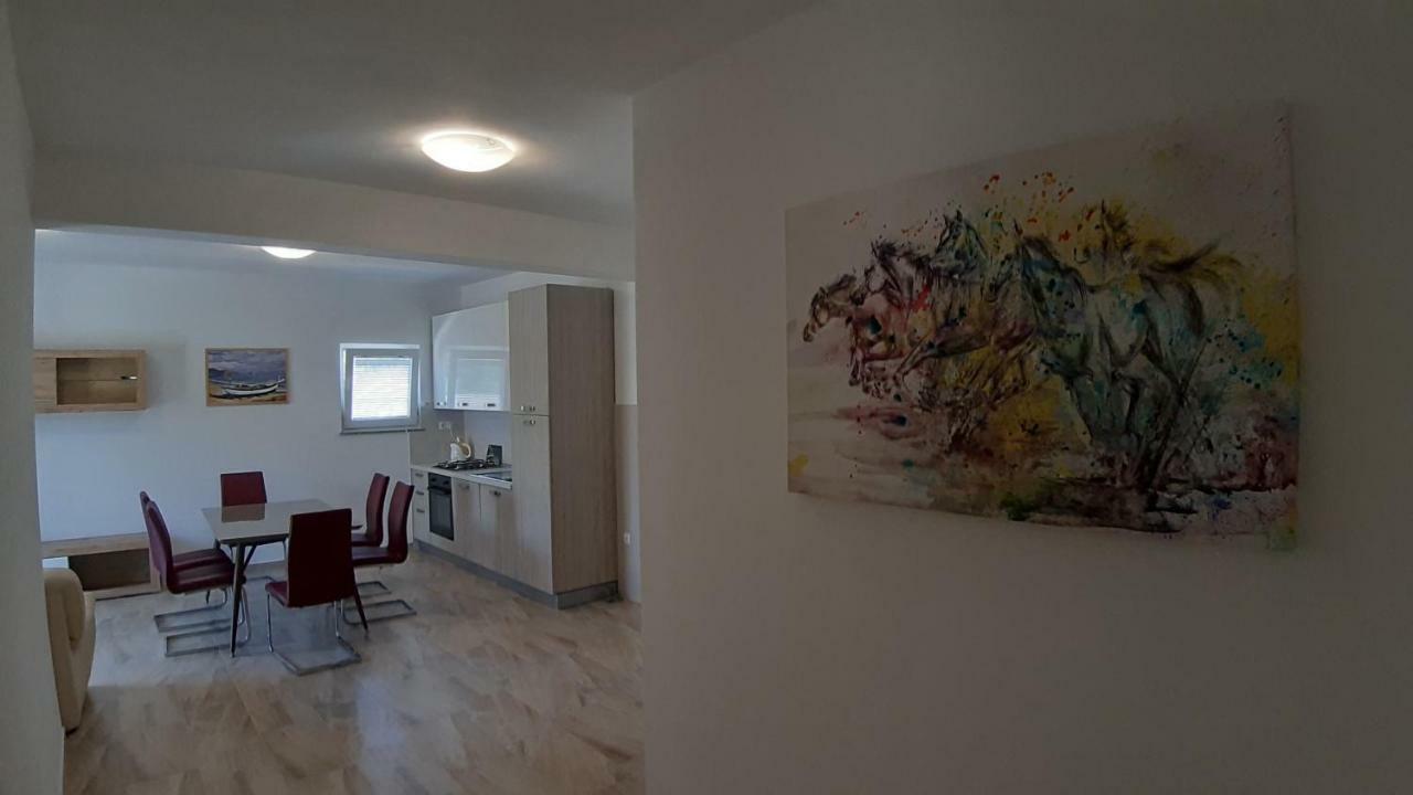 Relax Apartment สตารีกราด-ปาเคลนีซา ภายนอก รูปภาพ